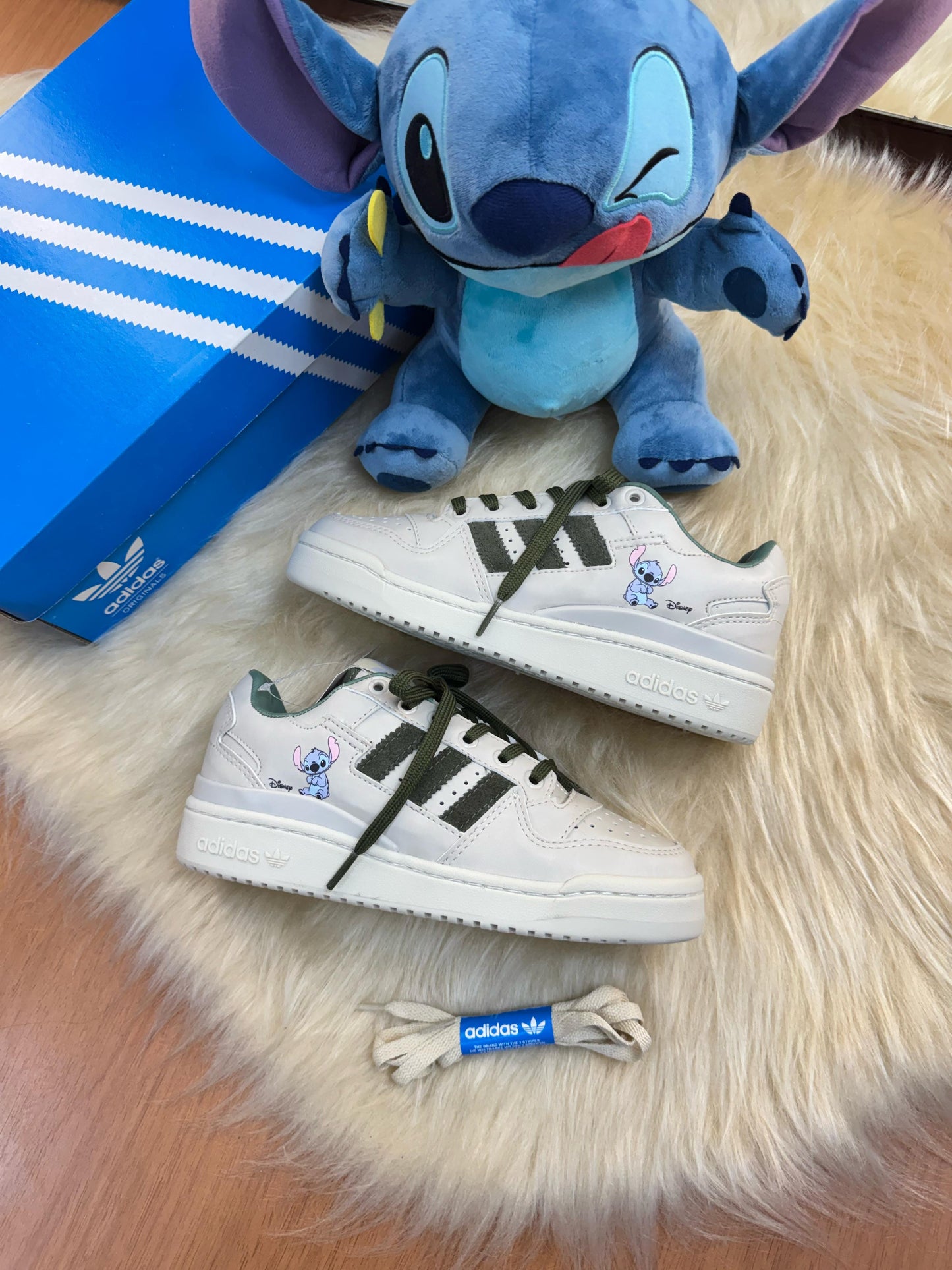 Tênis Adidas Samba – Edição Exclusiva Stitch